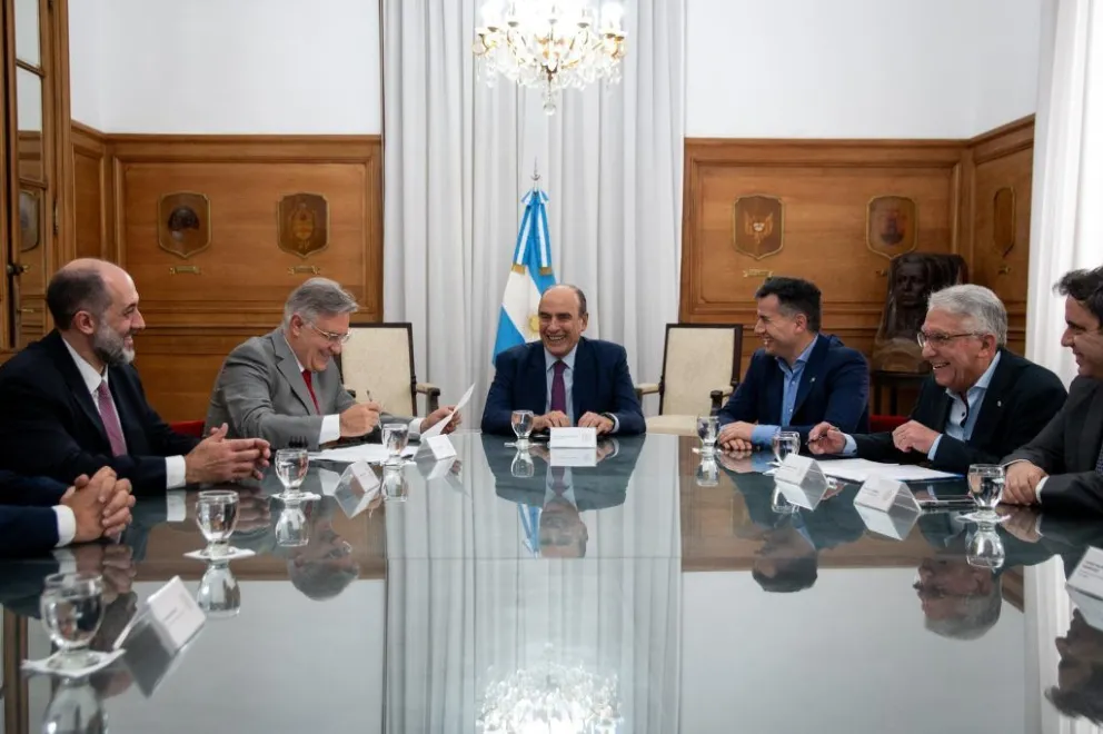 Llaryora firmó con Francos el acuerdo para reactivar la obra pública nacional en Córdoba
