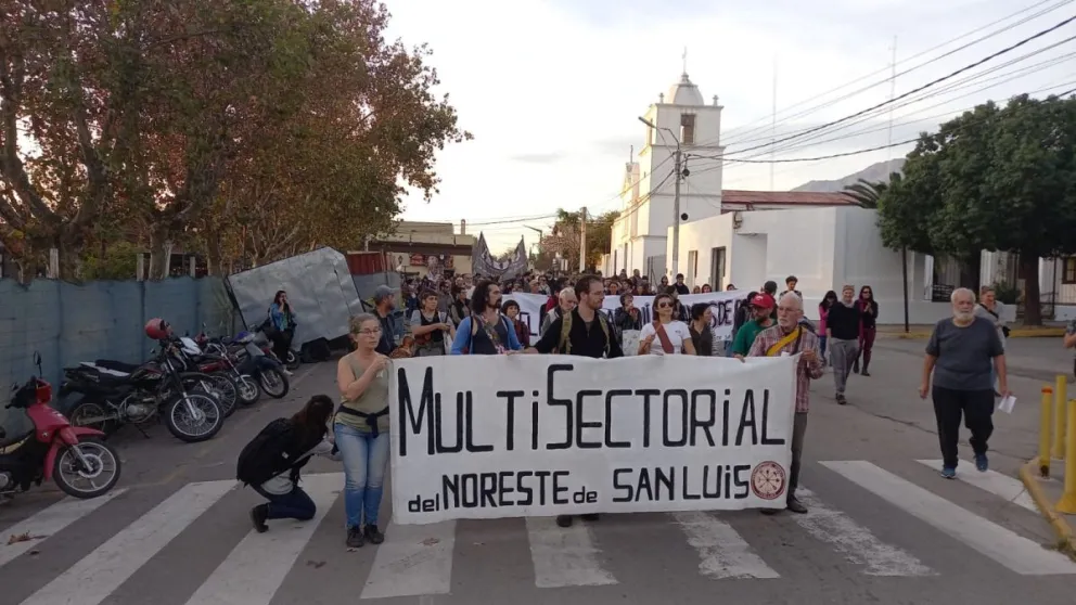 Marcha en contra de la Ley Bases en Villa de Merlo 