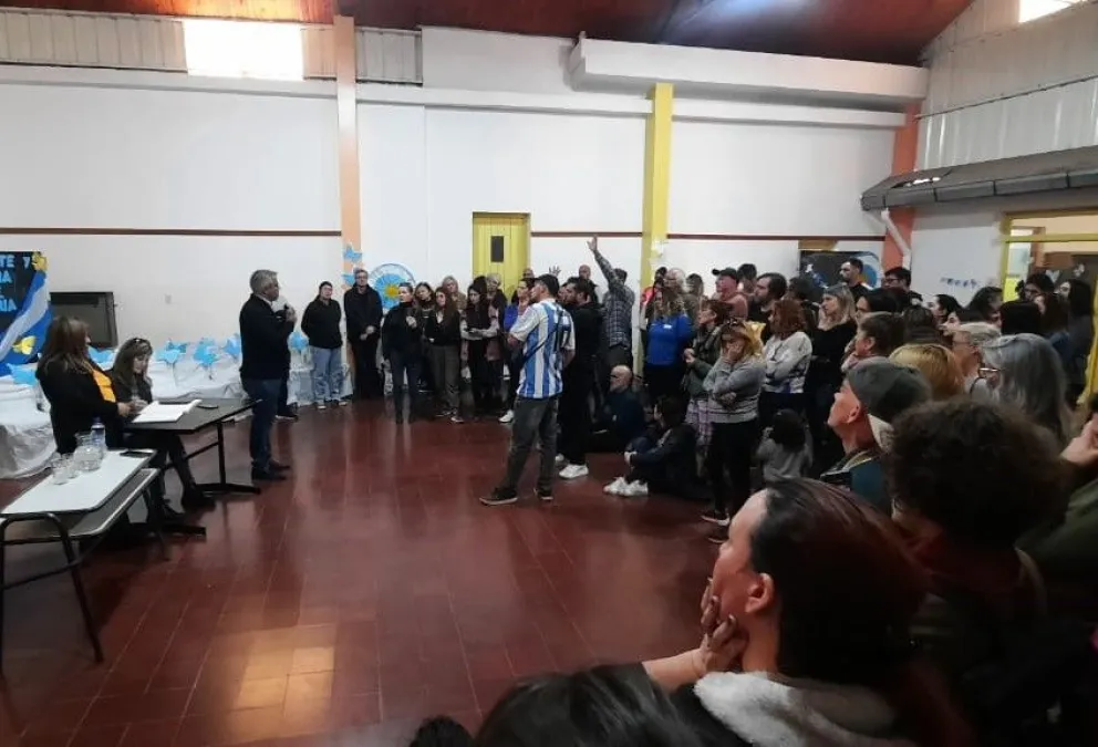 Conflicto en el colegio del Rincón: ahora la directora se autoexcluyó del cargo