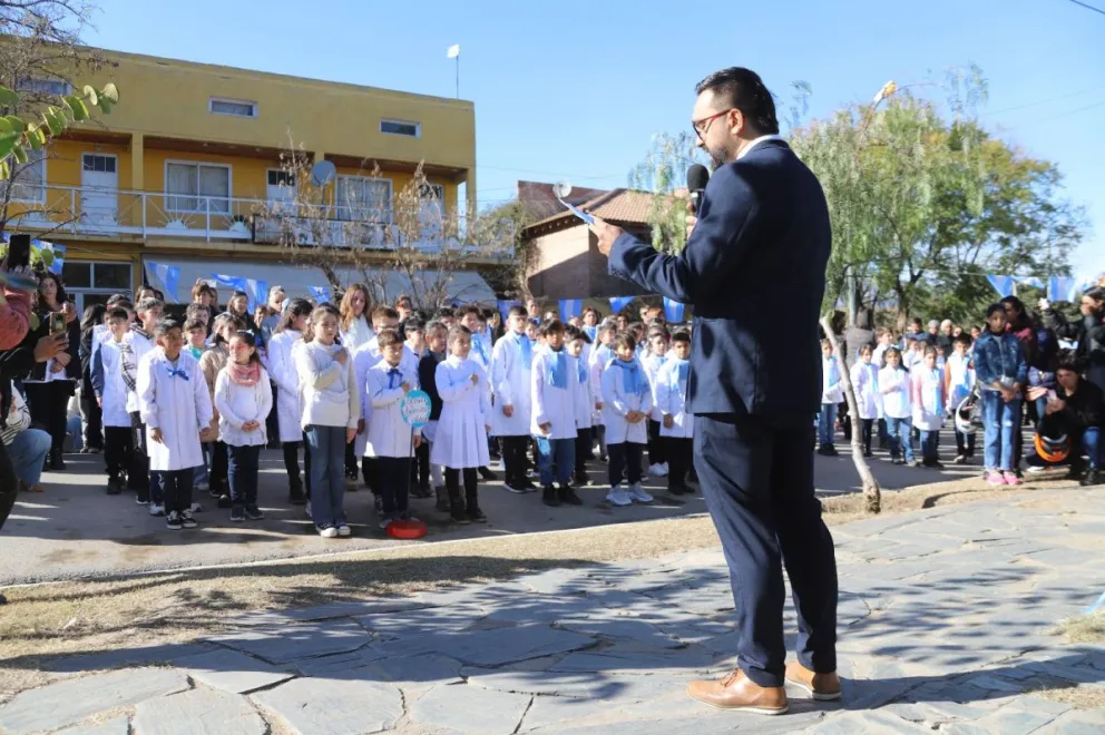 Alumnos de cuarto grado prometieron lealtad a la Bandera