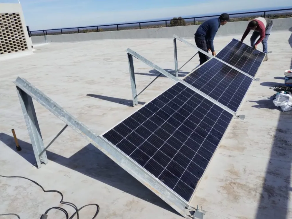 La UNLC implementa energía solar en su edificio académico