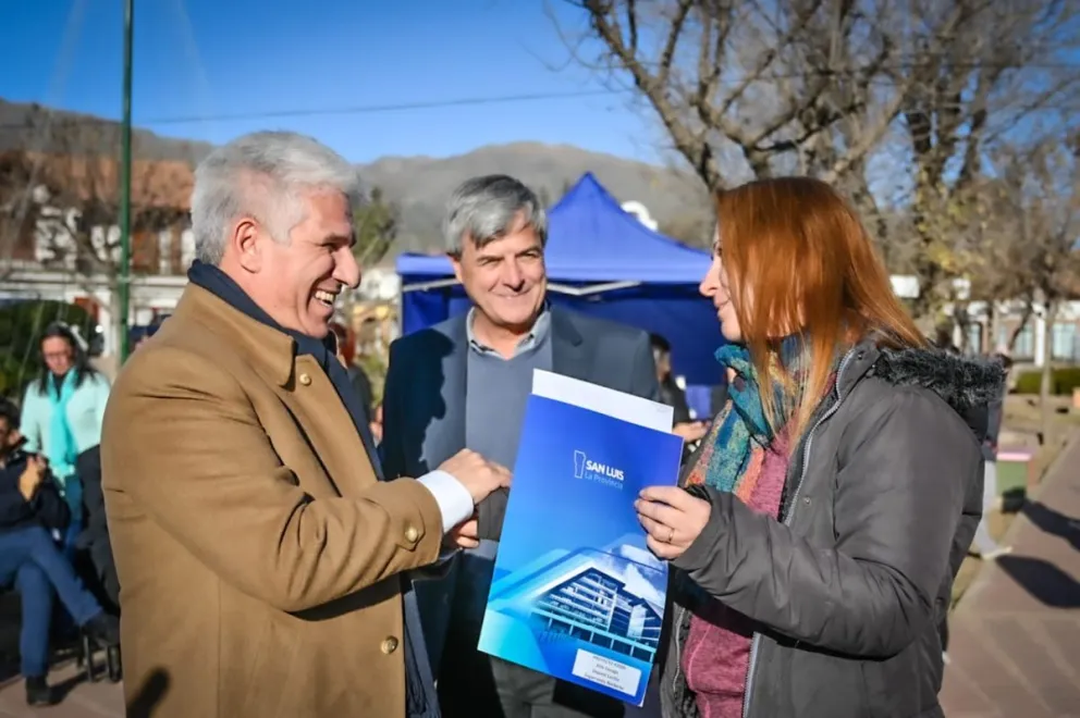 En Los Molles y Santa Rosa, Poggi hizo entrega de créditos a emprendedores