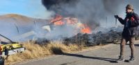 Las impactantes imágenes de un auto de rally envuelto en llamas en Copina