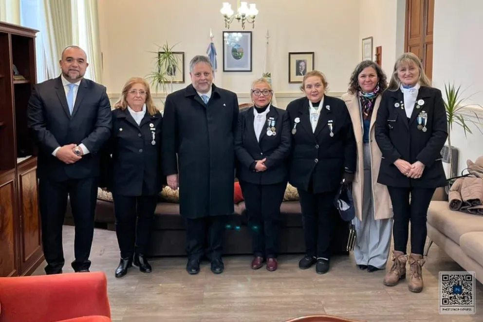 El desfile del Día de la Independencia en Villa Mercedes incluyó a las enfermeras de Malvinas