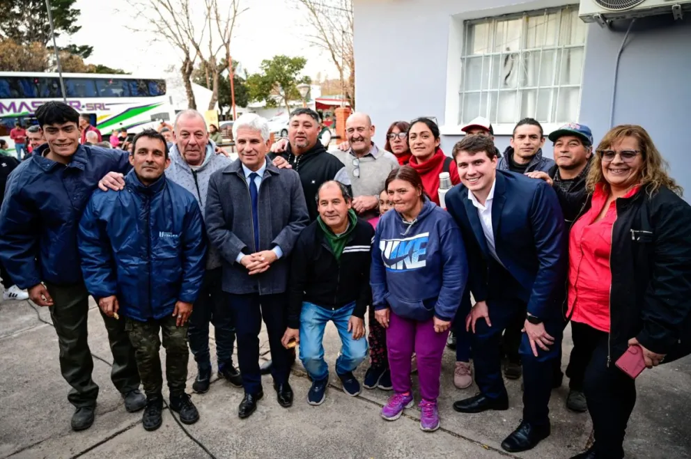 En Villa Larca, anuncios de inversión en agua potable y alumbrado público