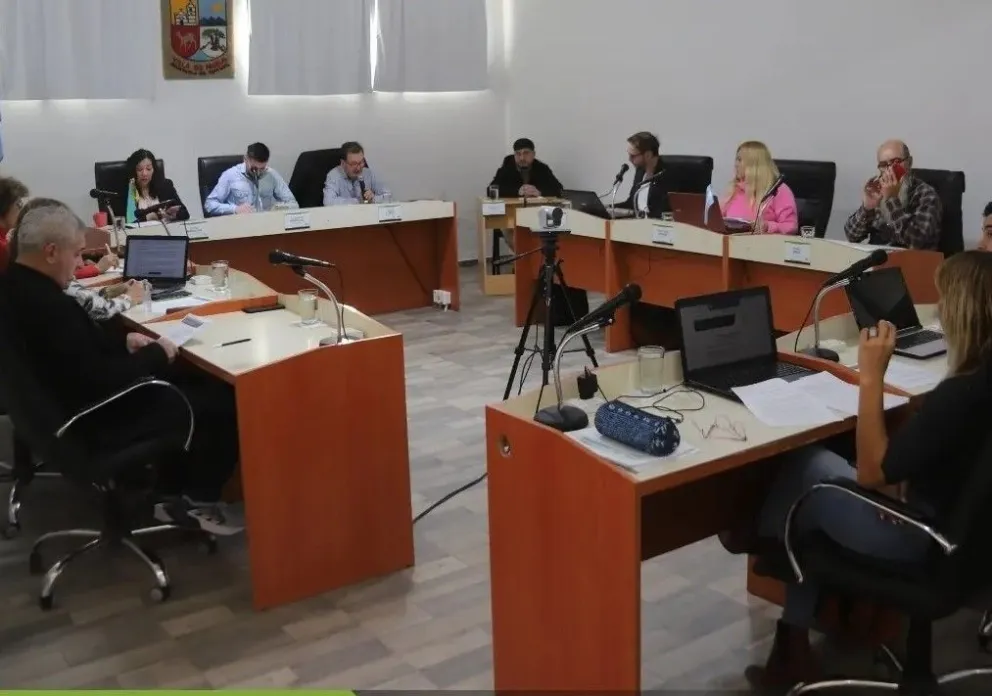 Concejales opositores piden reducir la presión impositiva sobre las tasas comerciales.