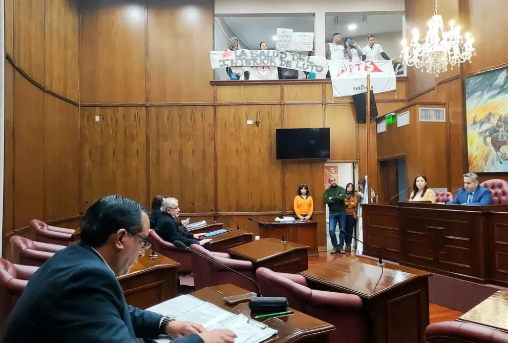 Tras el reclamo de APTS, el oficialismo no se presentó para tratar el desbloqueo de título