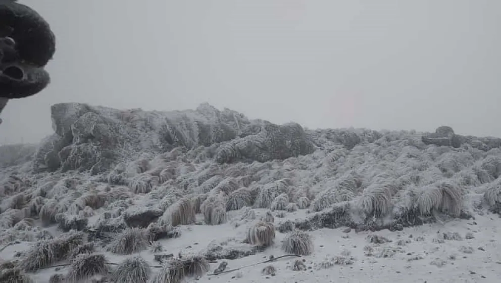 Se reportan 7 grados bajo cero en el filo serrano y nieve