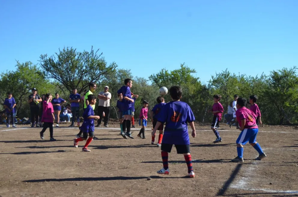 Durante la jornada se ofrecerán actividades para toda la familia, entre ellas Caminata Saludable, boxeo, básquet, handball, fútbol tenis y la participación de las Escuelas Deportivas Municipales.