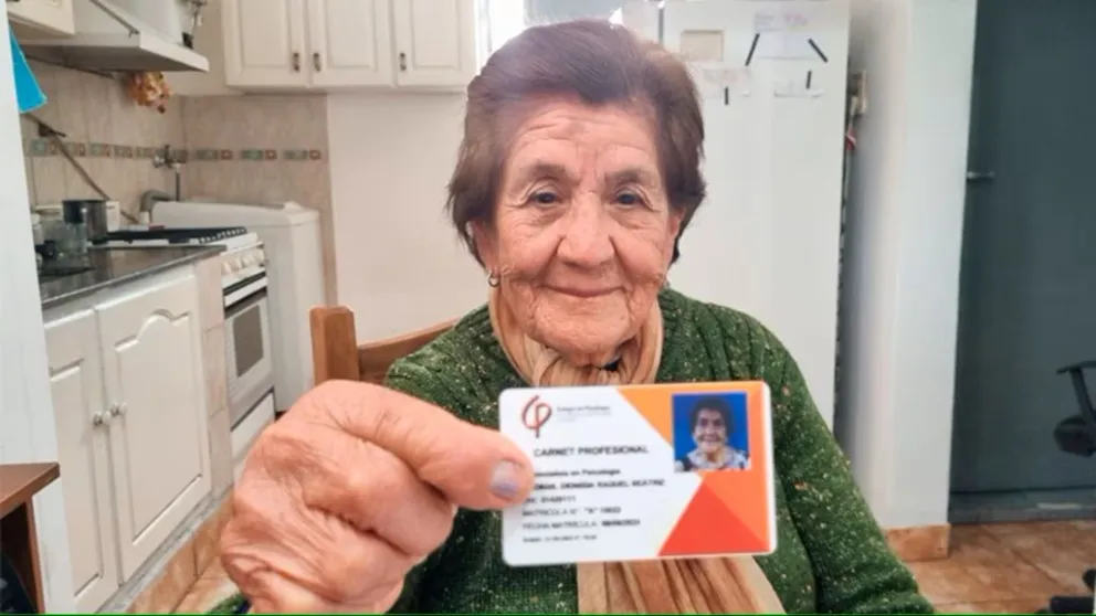 Dionisia, la cordobesa que se recibió a los 87 años de licenciada en psicología