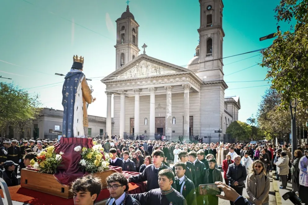 San Luis celebró a su santo patrono con misa y procesión
