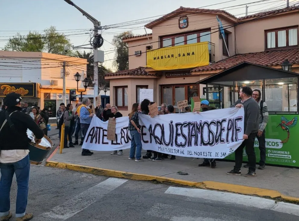 En Villa de Merlo, también se marchó en favor los jubilados