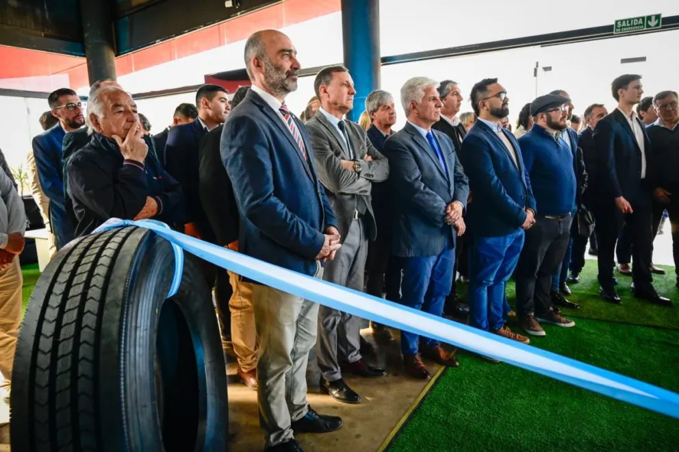 El gobernador Poggi participó de la inauguración de la sucursal de Neumar en Villa de Merlo