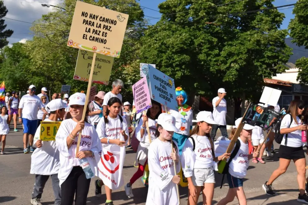 “Paraguas por la Paz”, organizado por el Jardín Maternal Municipal Duendes del Sol en colaboración con el Centro de Mediación Judicial y Extrajudicial de Villa de Merlo. 