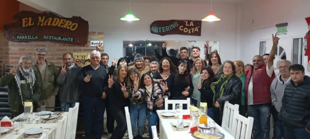 La lista Celeste Unidad del departamento Junín reunida en Carpintería. 