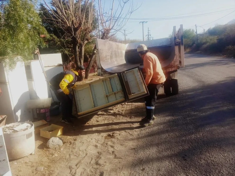Se recolectaron un total de 800 kilos de cacharros en los barrios Los Estribos, 140 Viviendas, Pellegrini, Nuevo Merlo y Centro 2 (delimitado por la Av. del Sol, el arroyo “El Tigre”, Calle Algarrobo y Dos Venados). 