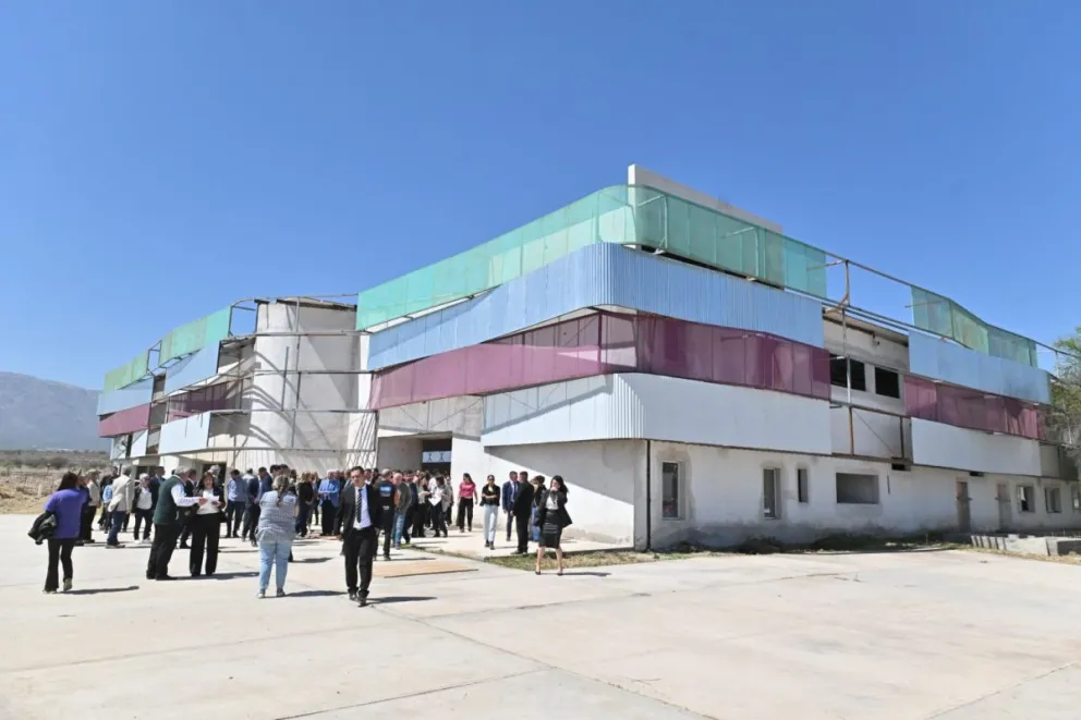 Se reactivó la construcción de la escuela del Barrio 272 Viviendas en Villa de Merlo.