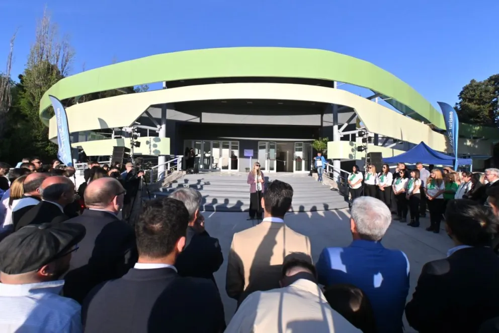 En el Centro de Convenciones de la Villa de Merlo foro sobre turismo.
