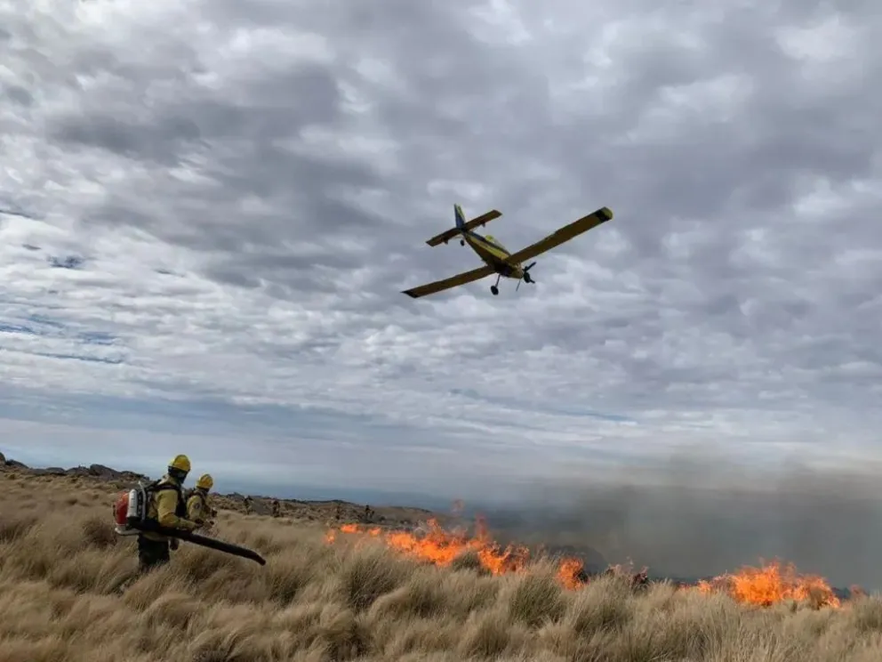 Incendios y viviendas quemadas en Córdoba: sigue activo el foco en Yacanto