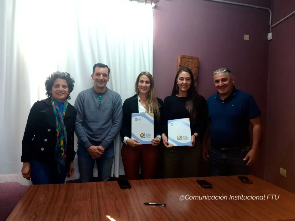 La FTU firmó convenios con la Asociación Empresaria Hotelera Gastronómica Villa de Merlo