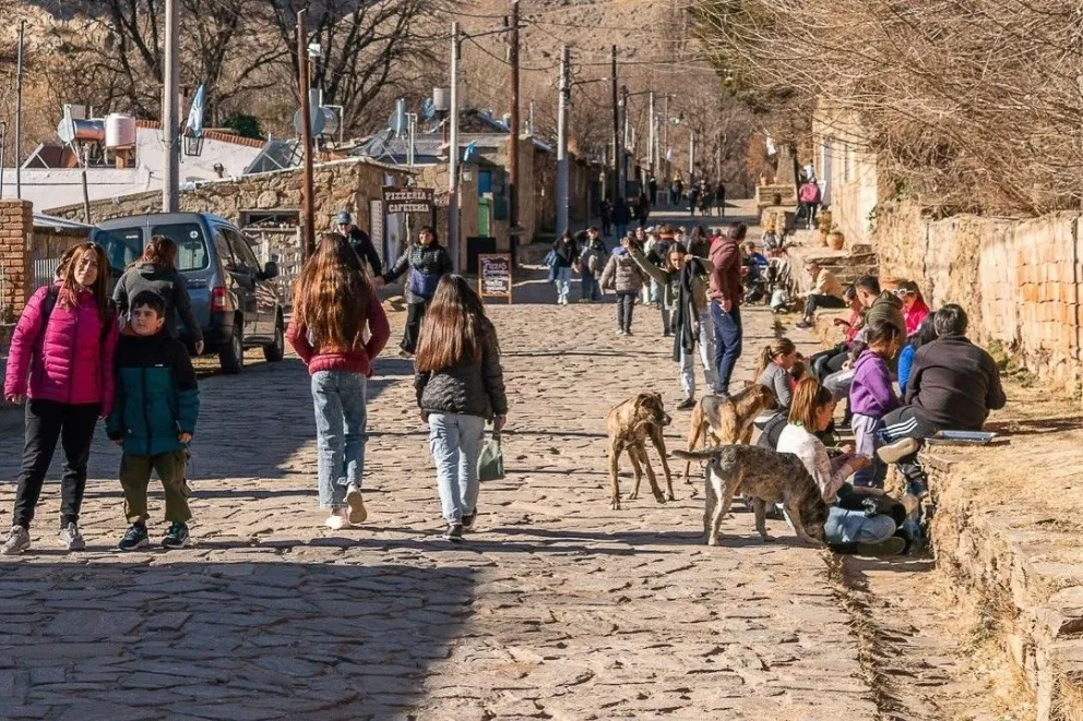 Fuentes de la secretaría de Turismo de la Nación indicaron que Cuyo y Patagonia serán los destinos más elegidos este fin de semana largo.