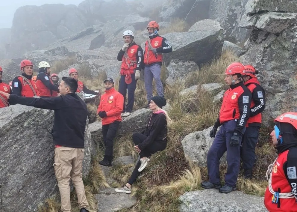Rescatan a pareja desorientada en el Cerro Champaquí.