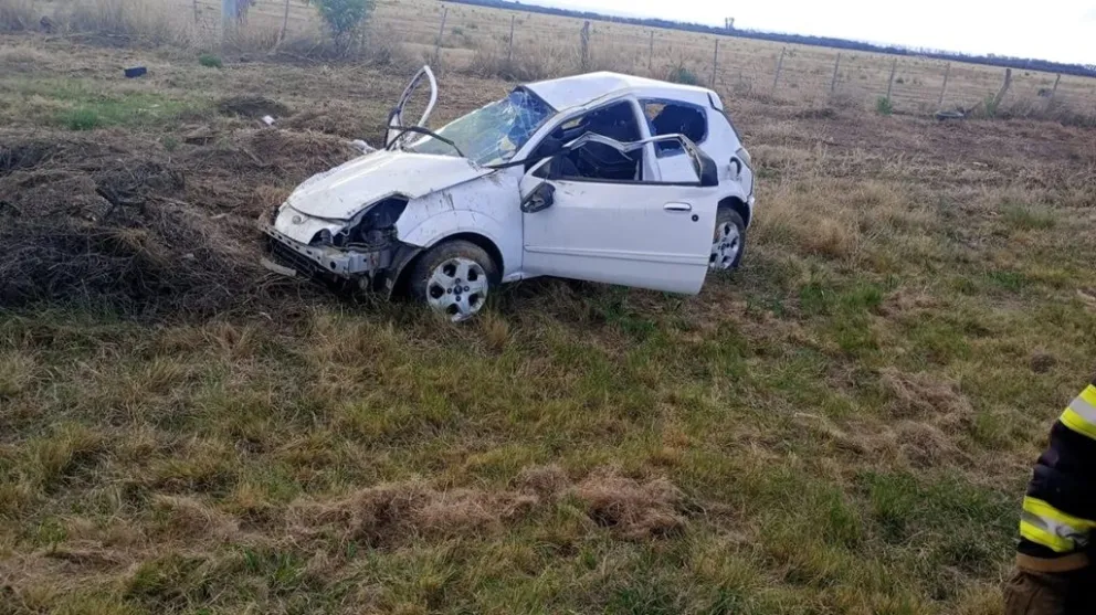 Una pareja sufrió un accidente en la Autopista 55, a pocos kilómetros de la localidad de Concarán, (Foto Radio G)