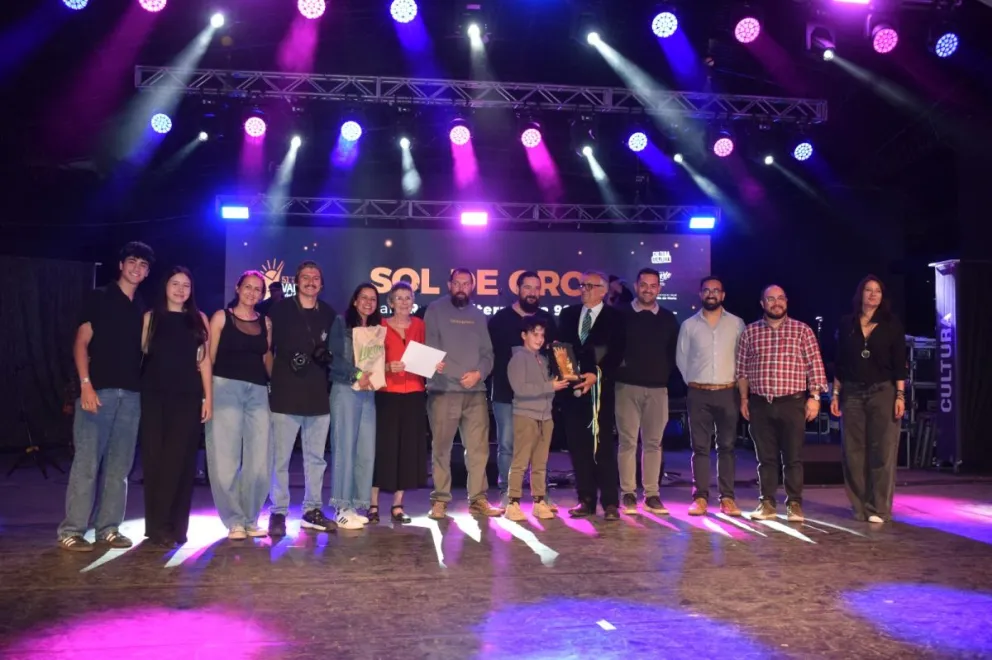 Los integrantes de Radio Alternativa durante la entrega del Sol de Oro en el Festival Nacional Valle del Sol.