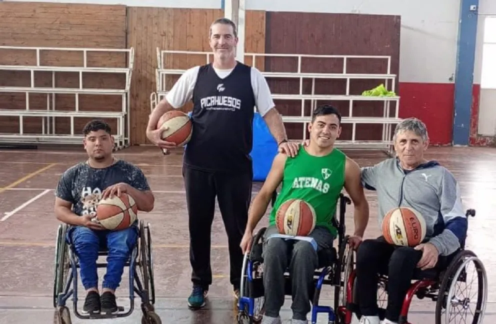 Picahuesos Básquet Club es una Asociación Civil que cuenta hoy con más de doscientos jugadores y jugadoras. 