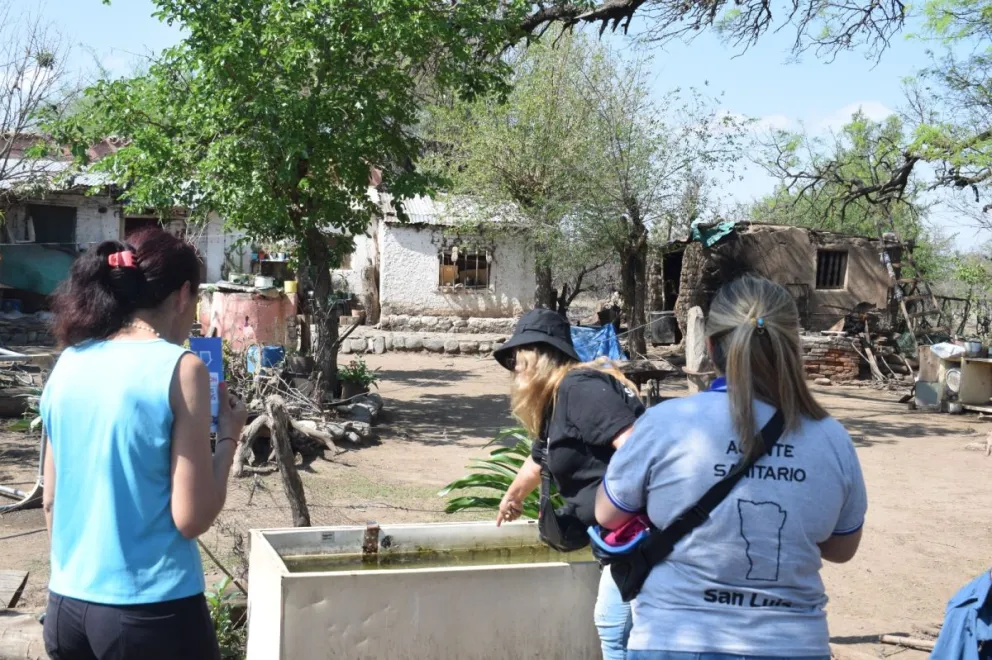Lucha contra el Dengue:  La Dirección de Epidemiología de la Provincia del Ministerio de Salud y la Dirección de Zoonosis del Municipio realizó un operativo de rastrillaje en los barrios junto a 18 agentes sanitarios.