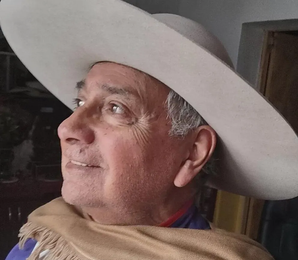 El profesor de folklore y danzas nativas, Juan Carlos Romero Gatica, rechazó las expresiones del exfuncionario Gonzalo Mastronardi y también cuestionó la idea de reformular el cancionero sanluiseño.

