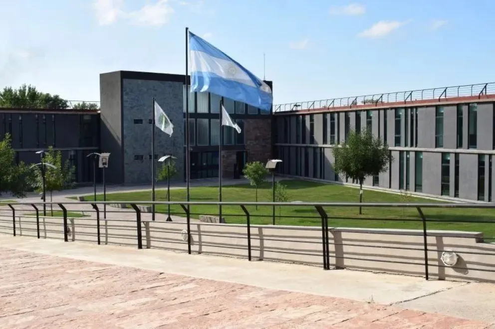 El caso se destapó el 8 de marzo del 2021, cuando la nena, que tenía 6 años en ese momento, fue con su mamá a la Sociedad Italiana para pagar la cuota del club. La niña no quiso bajar del auto “cuando ella amaba estar ahí”.