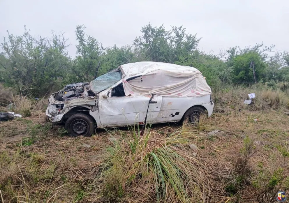 El vehículo siniestrado que conducía el joven que falleció. Foto Pol. San Luis.