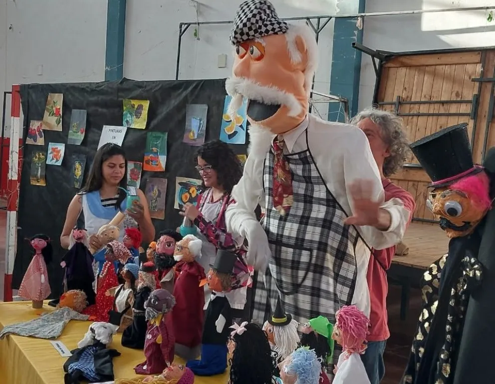 Esta expo virtual intenta ser un servicio para los jóvenes que están cursando los últimos años de la escuela secundaria y quieren entender que se estudia en los institutos de formación docente.