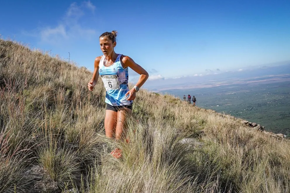 Este sábado, el Merlo Ultra Trail continúa con más de 2.800 corredores, quienes participarán en pruebas de ultra distancia de 60 km, la maratón de montaña (42k), y las distancias de 30 km y 15 km.