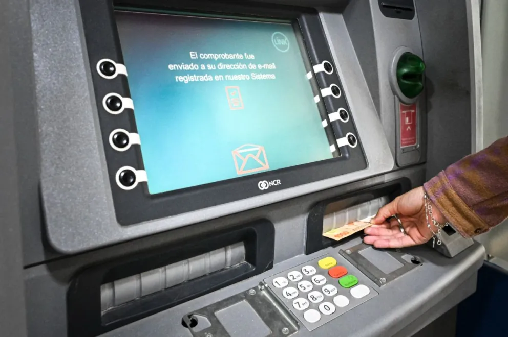 El 18 y 19 de diciembre se depositará el bono y el 27 de diciembre, los sueldos.