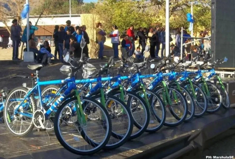 El gobierno provincial lanzará el Plan Tubi 2025 para entregar bicicletas a los alumnos de quinto año de las escuelas secundarias.
