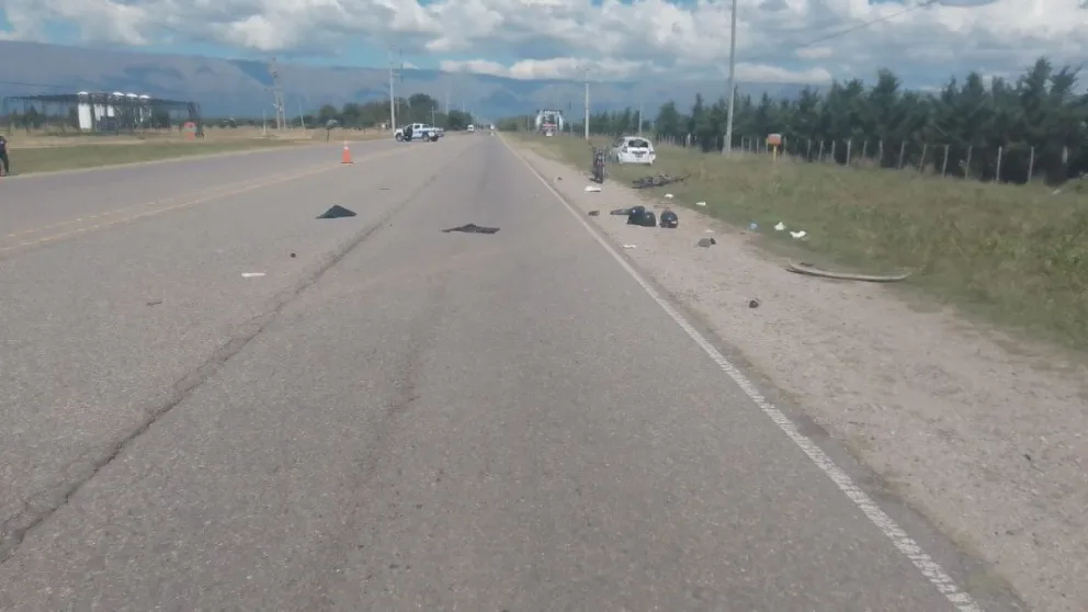 Choque entre motos y auto dejó cuatro heridos.