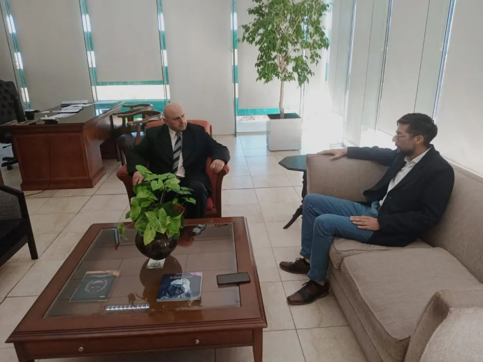 El ministro de Gobierno estuvo en su despacho con el expresidente del Concejo Deliberante de Merlo, Leonardo Rodríguez, quien asumió como intendente interino.