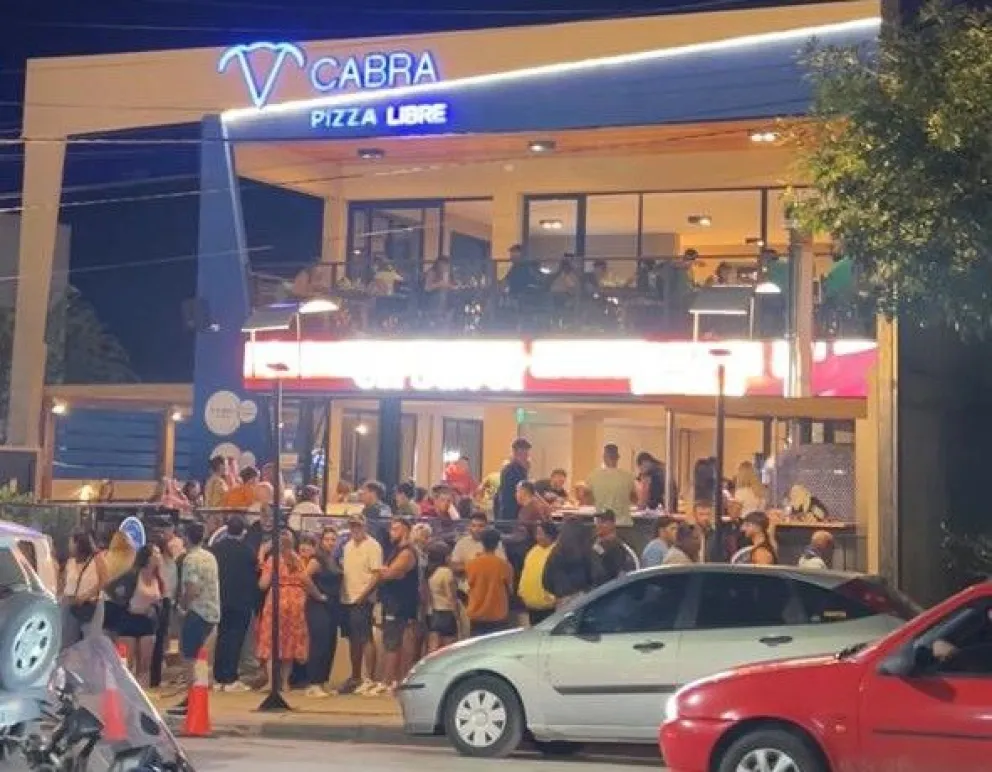 Cabra Pizza Libre abrió un gran local en la avenida del Sol al 700.