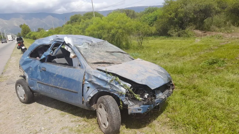 El auto siniestrado este mediodía en el ingreso a Merlo.