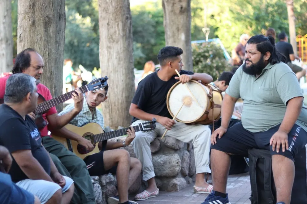 El certamen es una oportunidad única para artistas emergentes de folclore y música popular argentina que desean demostrar su talento en un escenario destacado como es la Fiesta Nacional Valle del Sol.
