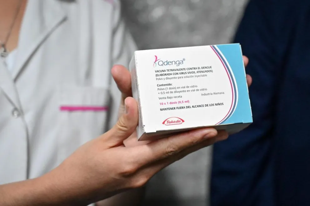 La Organización Mundial de la Salud (OMS) recomienda la aplicación de ‘Qdenga’ a personas entre 5 y 60 años que hayan tenido dengue confirmado. En la provincia, esto incluye a los más de 3,000 casos positivos.