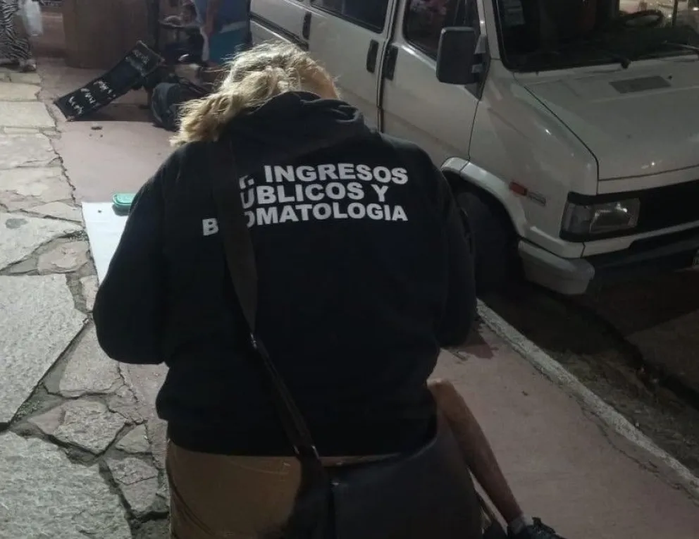Estos vendedores no cuentan con habilitaciones municipales y, en muchos casos, ni siquiera son residentes de Merlo, lo que genera una competencia desleal hacia los comerciantes locales", dijo el intendente Leonardo Rodriguez. 