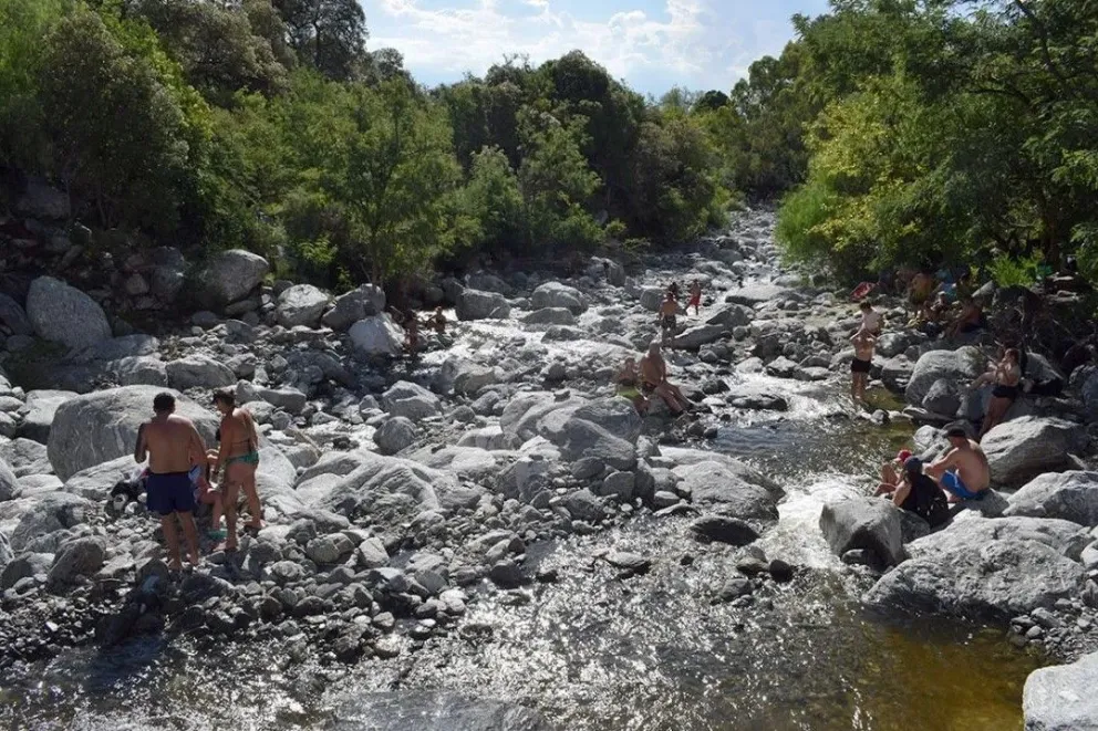 Los arroyos de Merlo, refugio de los turistas contra el calor extremo.