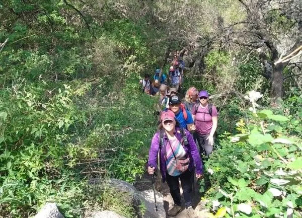 La Justicia resolvió a favor del libre uso de un sendero histórico de uso en Villa Elena. Foto Club Andino San Luis.