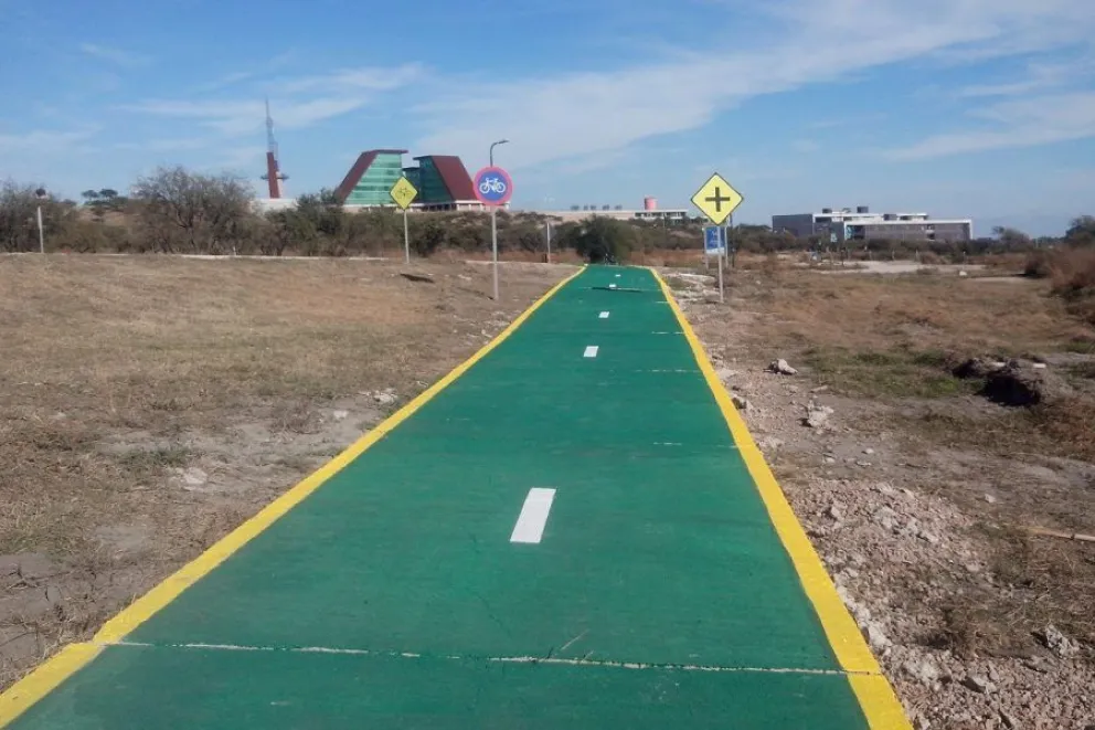 “Sigue siendo a criterio municipal la propuesta de la o las obras a llevar adelante, y en particular el convenio incluye que del fondo un 10% se destine a la construcción, refacción, puesta en valor de bicisendas urbanas", dijo Poggi.