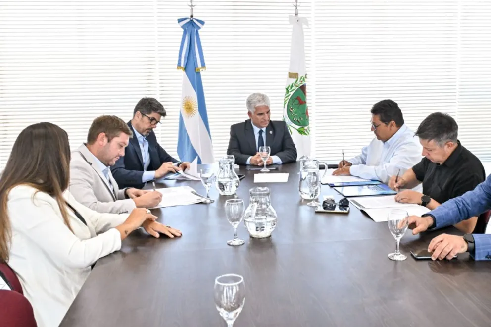 La firma con los intendentes se realizó en la Casa de Gobierno.
