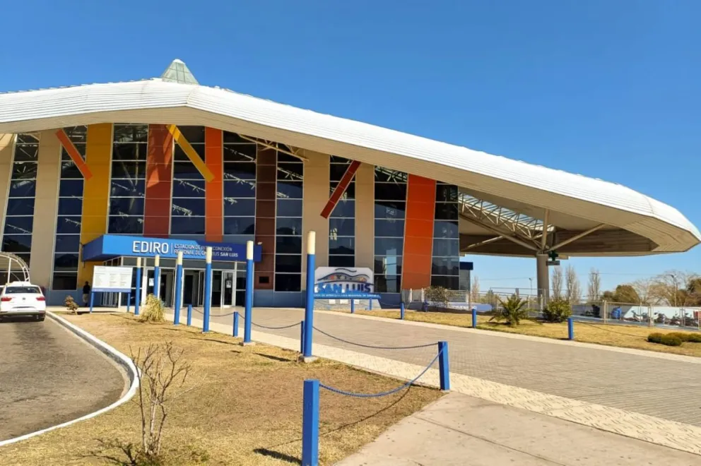 Este miércoles, una mujer de 63 años falleció dentro de un colectivo de turismo cuando regresaba a San Luis desde Brasil. El hecho ocurrió en la terminal de ómnibus EDIRO.