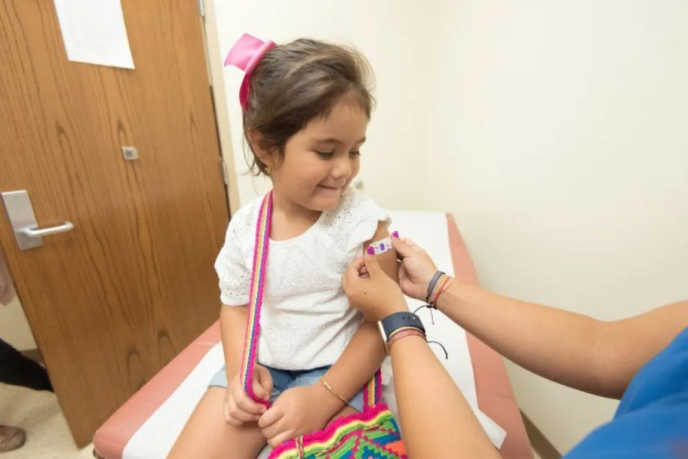 Vacunación para niñas y niños en edad escolar en Merlo.